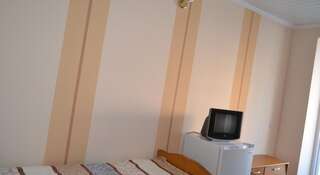 Гостевой дом Rozental Поповка Двухместный номер с 1 кроватью или 2 отдельными кроватями + дополнительной кроватью-10