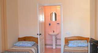 Гостевой дом Rozental Поповка Двухместный номер с 1 кроватью или 2 отдельными кроватями + дополнительной кроватью-4